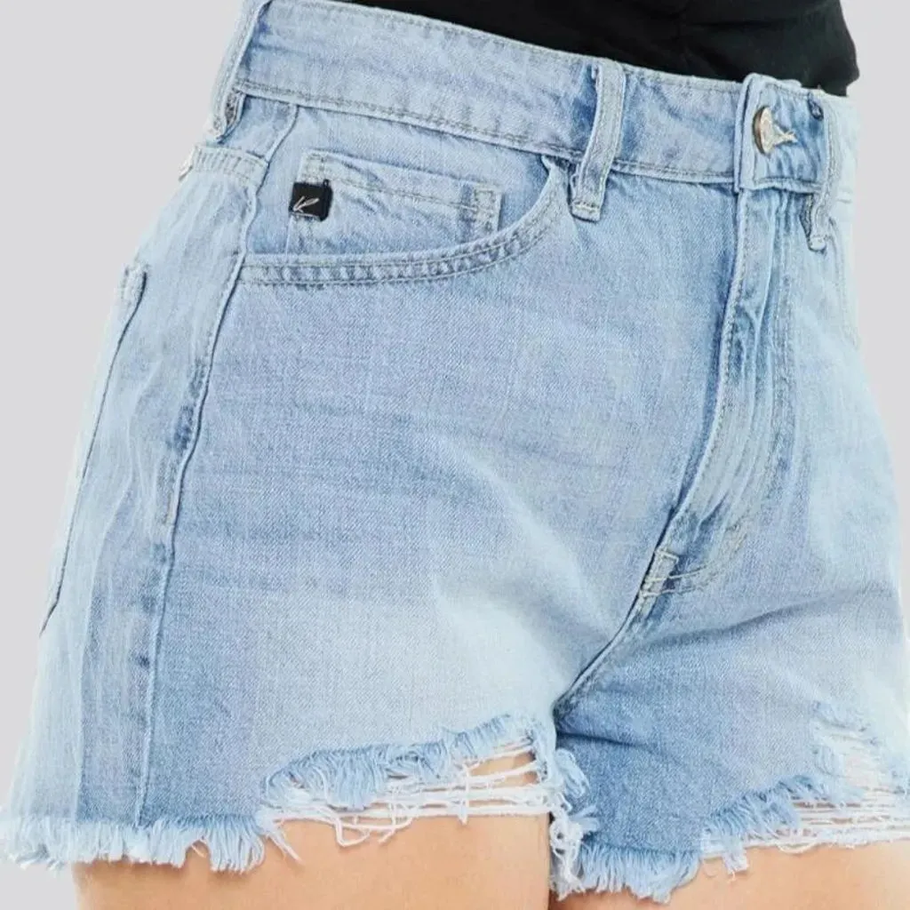 Light-wash grunge denim shorts for ladies