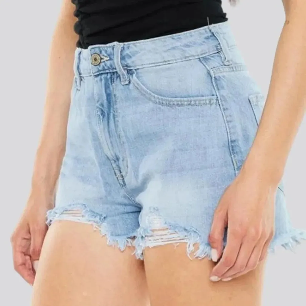 Light-wash grunge denim shorts for ladies